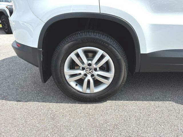 Used 2017 Volkswagen Tiguan S FWD image 32
