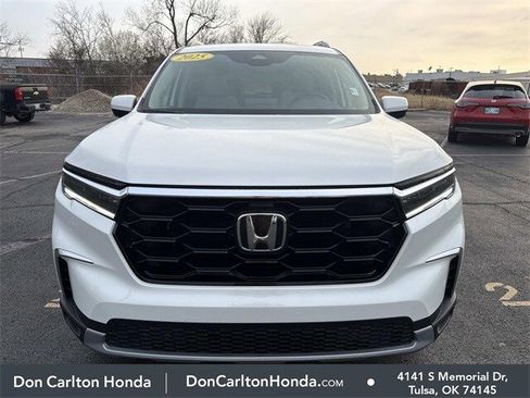 Used 2025 Honda Pilot Touring image 2