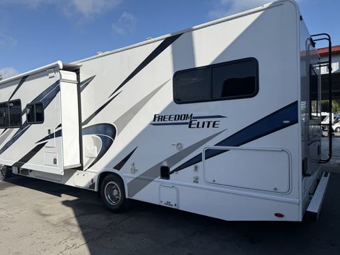 Used 2022 Ford E-450 and Econoline 450 Super Duty w/ Motorhome Prep Package RWD image 10
