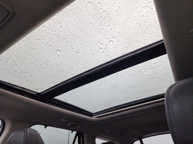 Used 2025 Honda Pilot Touring image 13