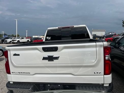 Used 2024 Chevrolet Silverado 1500 LTZ AWD/4WD image 5