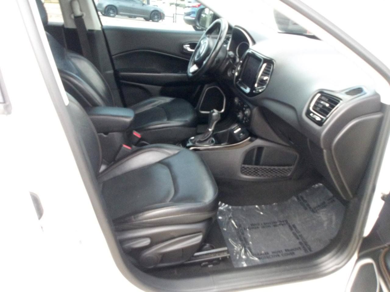 Used 2018 Jeep Compass Limited w/ Navigation Group FWD image 10