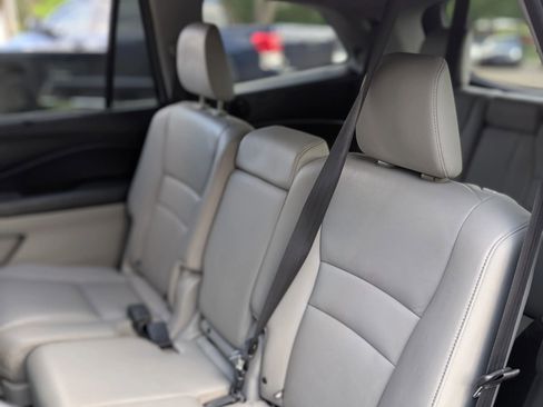 Used 2016 Honda Pilot Touring image 17