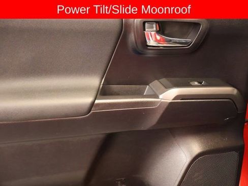 Used 2020 Toyota Tacoma TRD Sport image 11