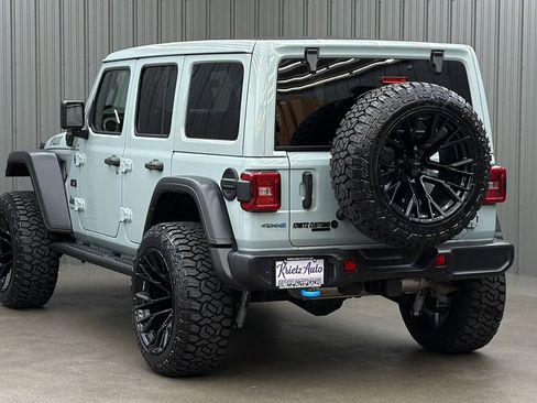 Used 2024 Jeep Wrangler Unlimited AWD/4WD image 3
