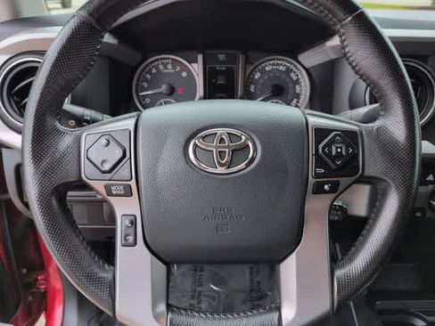 Used 2017 Toyota Tacoma SR5 w/ Tow Package AWD/4WD image 22