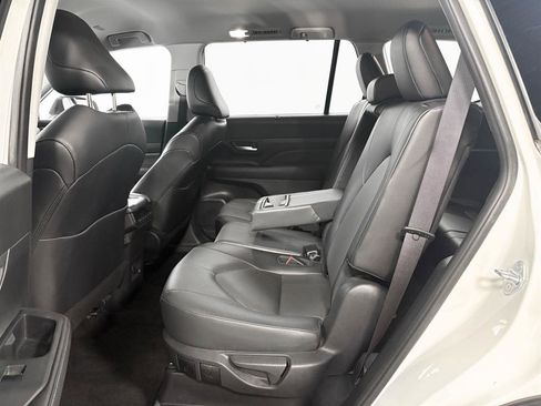 Certified 2024 Toyota Grand Highlander XLE image 5