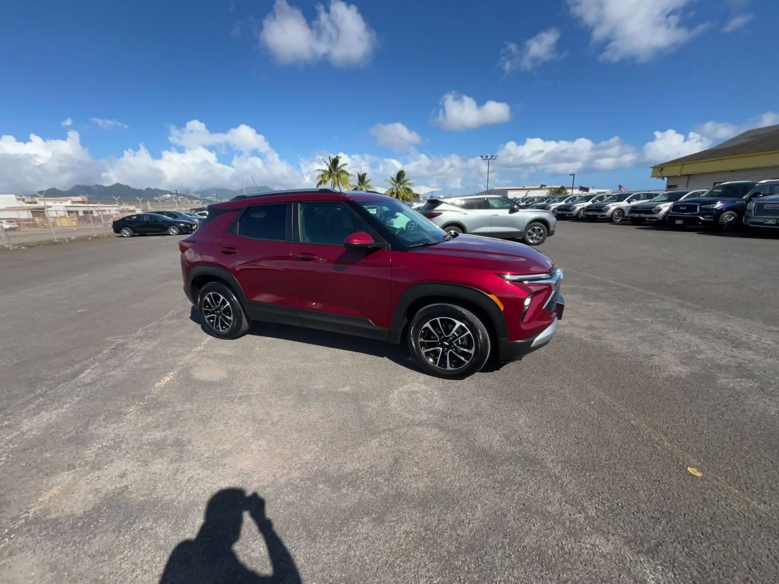 Used 2025 Chevrolet TrailBlazer LT FWD image 2