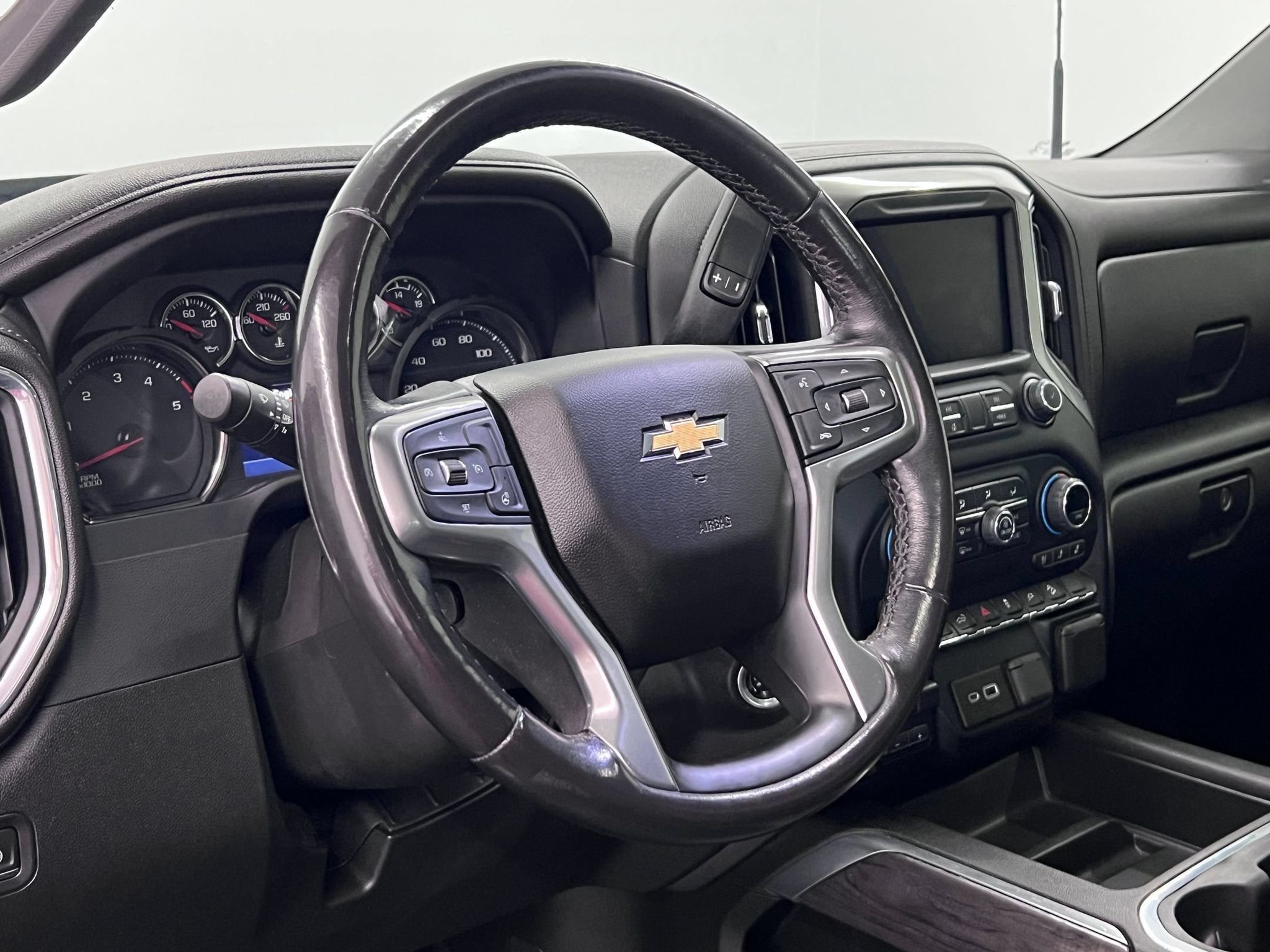 Used 2022 Chevrolet Silverado 2500 LTZ w/ LTZ Convenience Package AWD/4WD image 4