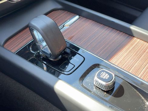 Certified 2023 Volvo XC60 B5 Plus w/ Climate Package image 17