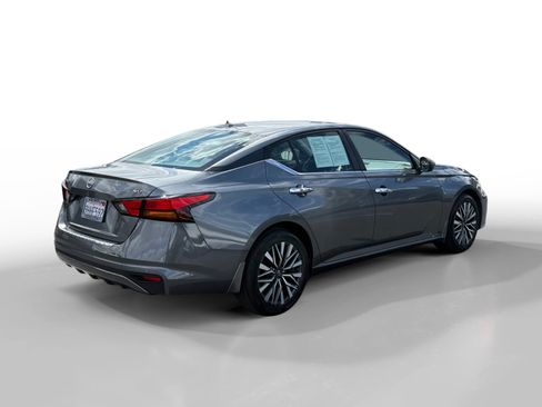 Used 2023 Nissan Altima 2.5 SV FWD image 5