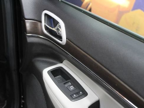 Used 2018 Jeep Grand Cherokee Limited AWD/4WD image 11