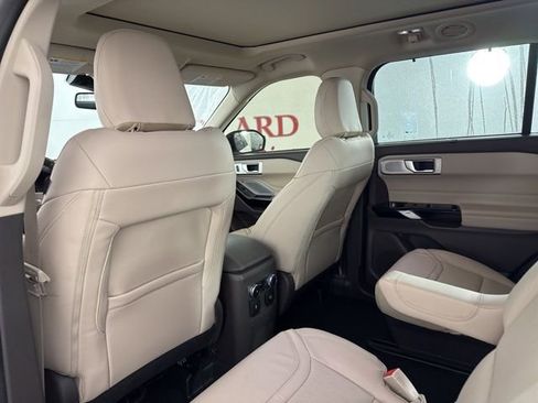 Certified 2022 Ford Explorer Platinum w/ Equipment Group 601A image 14