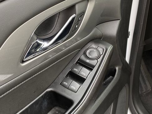 Used 2023 Chevrolet Traverse LT image 12