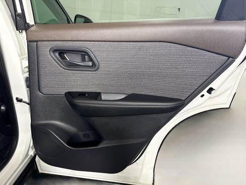 Used 2022 Nissan Rogue S image 28