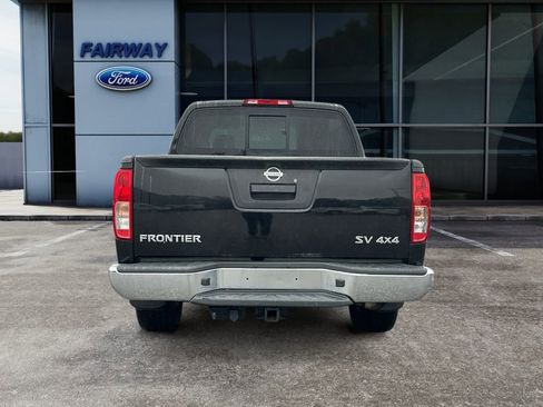 Used 2016 Nissan Frontier SV image 5