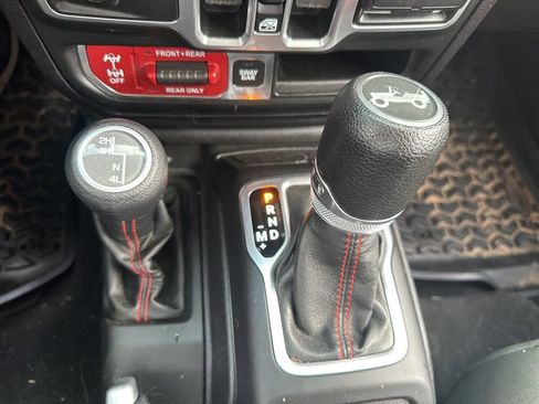 Used 2018 Jeep Wrangler Unlimited Rubicon image 16