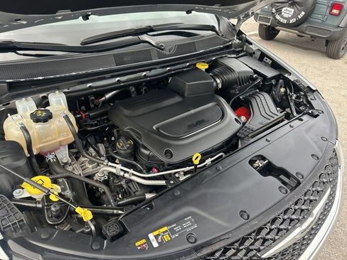 Certified 2023 Chrysler Pacifica Touring-L image 16