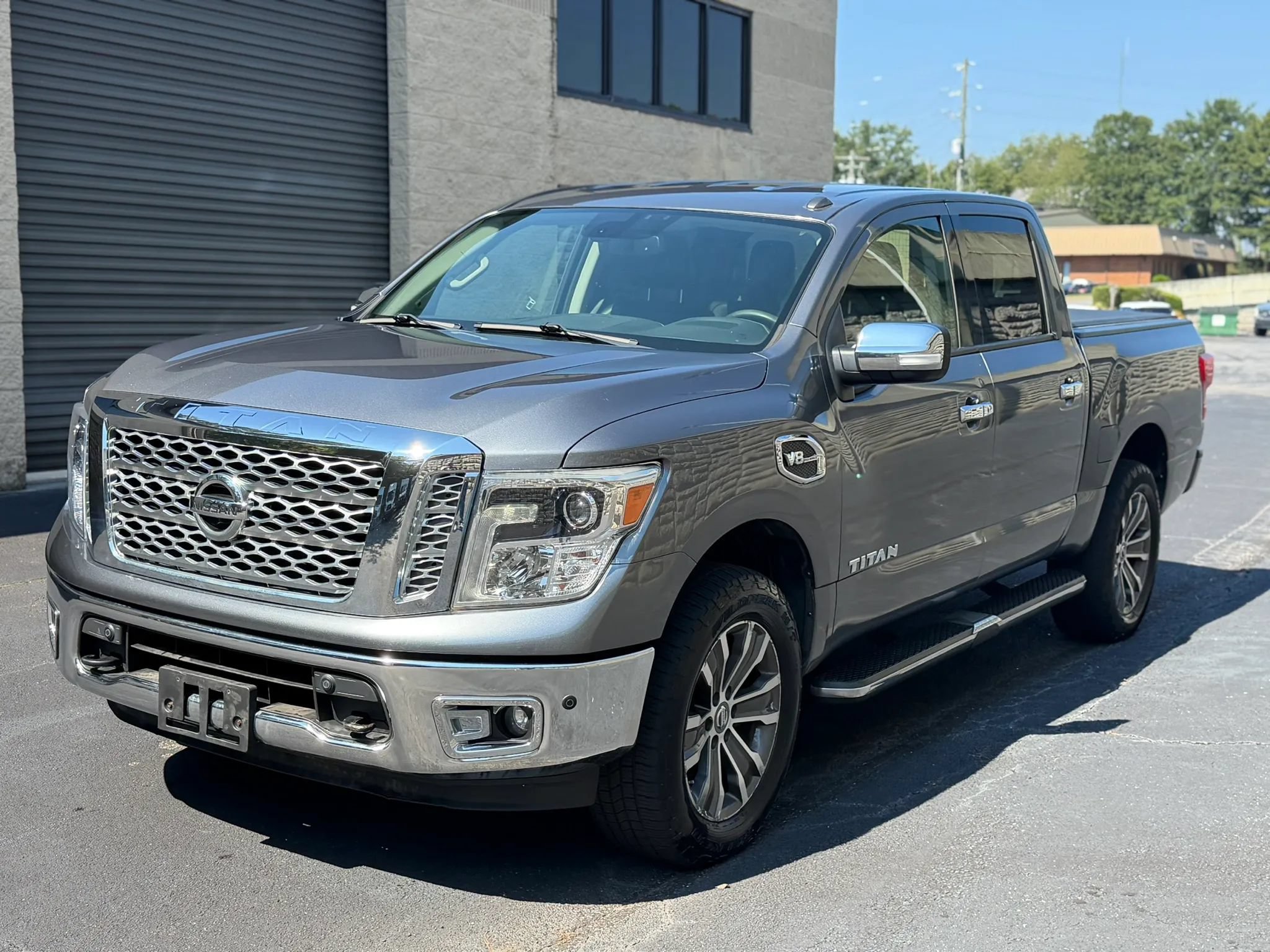 Used 2017 Nissan Titan SL AWD/4WD image 2