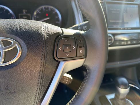 Used 2016 Toyota Highlander XLE image 23