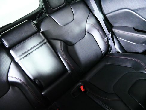Used 2019 Jeep Cherokee Trailhawk AWD/4WD image 14
