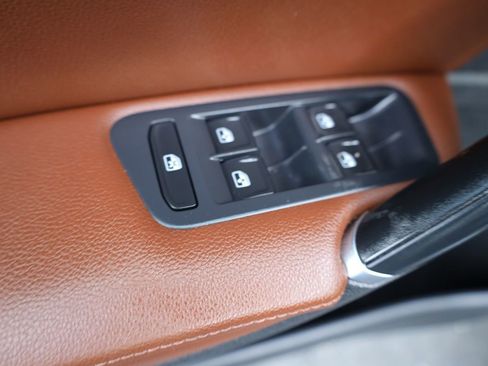 Used 2017 Volkswagen Golf S image 12