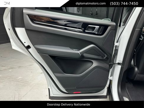 Used 2023 Porsche Cayenne image 39