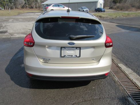 Used 2018 Ford Focus SE w/ Cold Weather Package FWD image 7