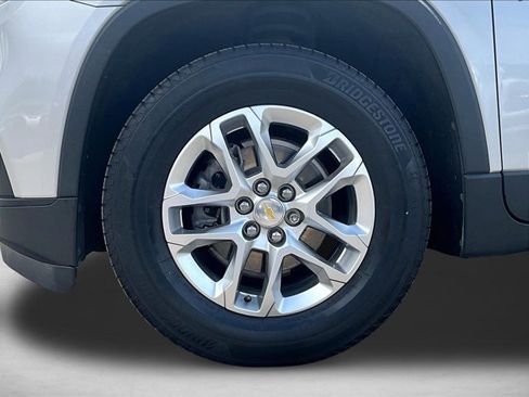 Used 2021 Chevrolet Traverse LS FWD image 10