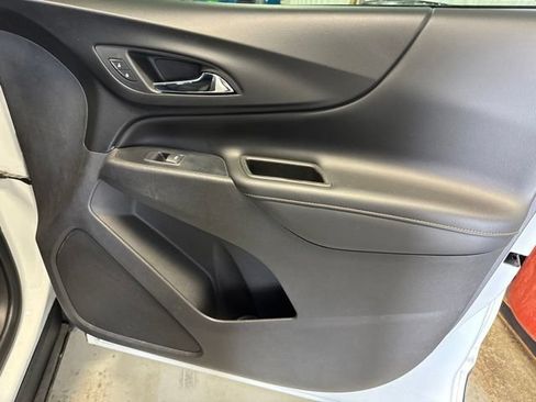 Used 2019 Chevrolet Equinox Premier w/ LPO, Cargo Package FWD image 29