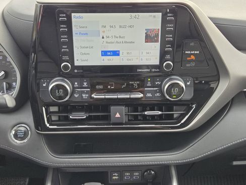 Used 2022 Toyota Highlander XLE image 24