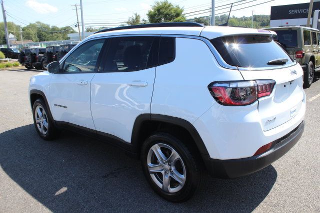 Used 2024 Jeep Compass Latitude AWD/4WD image 25