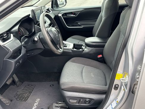 Used 2020 Toyota RAV4 XLE image 12