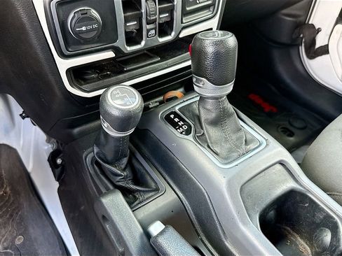 Used 2022 Jeep Wrangler Unlimited Sport AWD/4WD image 15