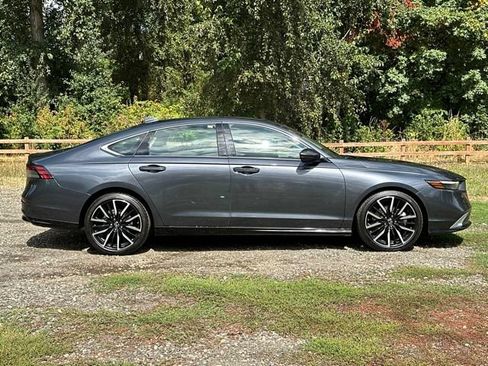 Used 2023 Honda Accord Touring image 11