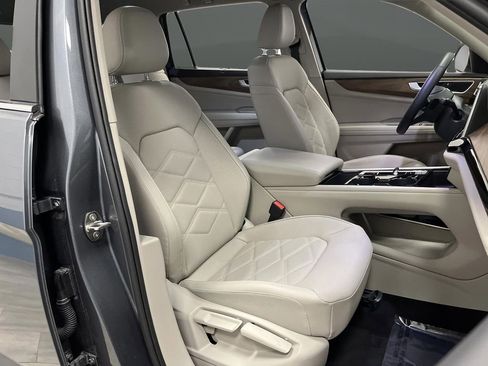 Used 2024 Volkswagen Atlas SE image 29