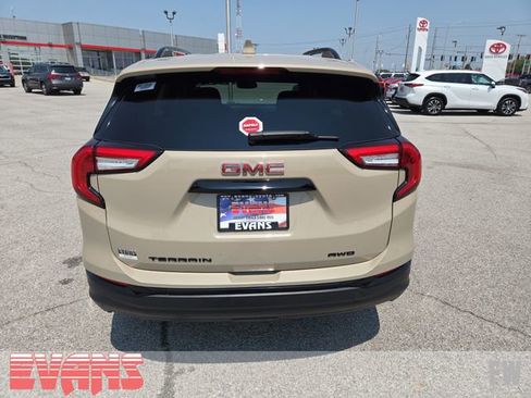Used 2023 GMC Terrain SLE w/ Driver Convenience Package image 28