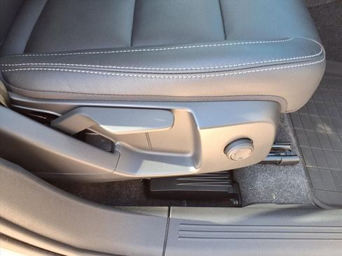 Used 2025 Volvo XC40 B5 Core w/ Protection Package Premier image 12