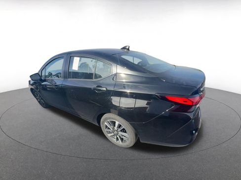 Used 2025 Nissan Versa SV image 4
