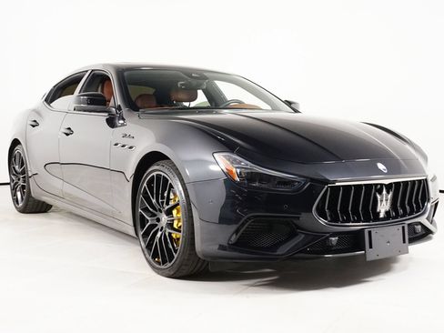Used 2023 Maserati Ghibli Modena Q4 AWD/4WD image 17