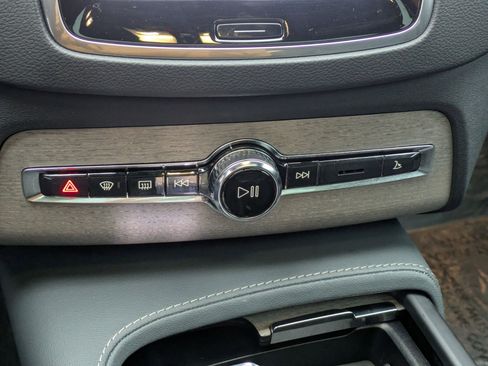 Certified 2023 Volvo XC90 T8 Ultimate image 23