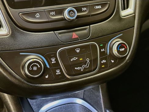 Used 2018 Chevrolet Malibu LT w/ Leather Package FWD image 24