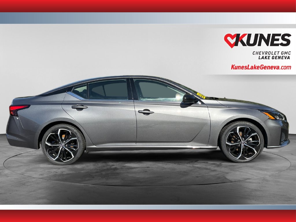 Used 2024 Nissan Altima 2.5 SR w/ SR Premium Package FWD image 11