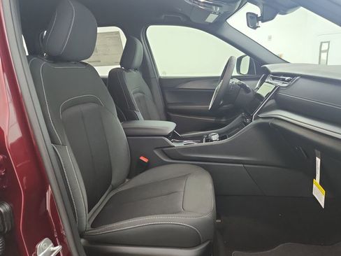 New 2025 Jeep Grand Cherokee Laredo image 32