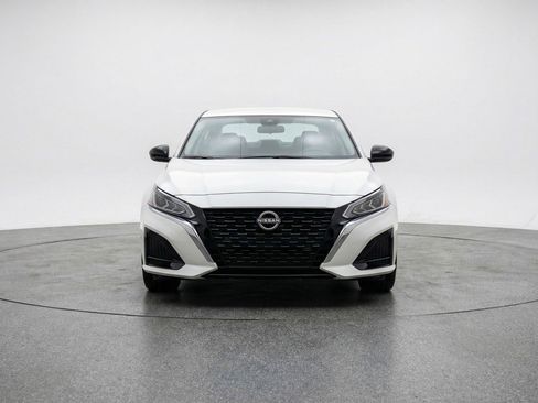 Used 2025 Nissan Altima 2.5 SV image 2