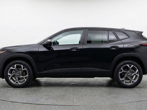 Used 2025 Chevrolet Trax LT FWD image 5