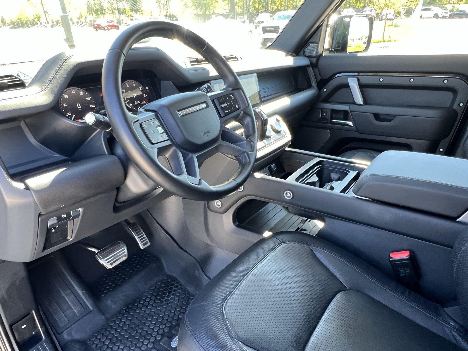 Used 2024 Land Rover Defender 110 X-Dynamic SE AWD/4WD image 16