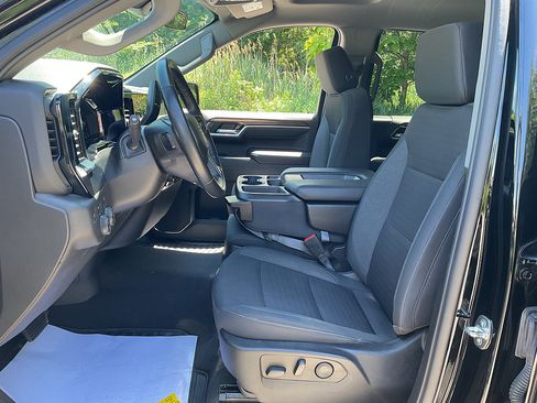 Used 2023 Chevrolet Silverado 1500 RST w/ Z71 Off-Road Package AWD/4WD image 8