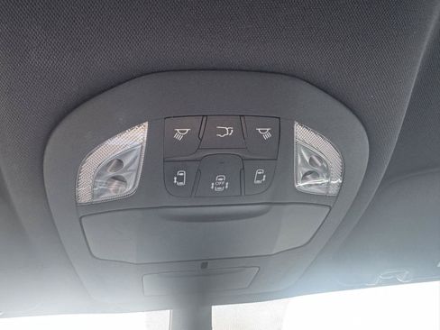 Used 2025 Chrysler Pacifica Select FWD image 19