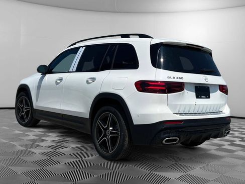 Certified 2025 Mercedes-Benz GLB 250 image 3